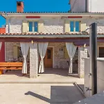 3 Bedroom In Nyaraló Plovanija
