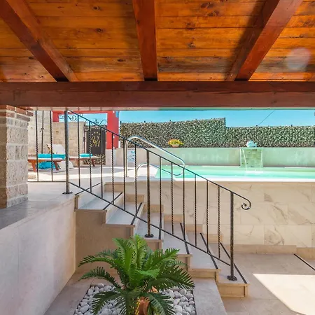 3 Bedroom In Plovanija