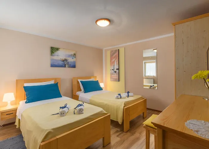 3 Bedroom In Plovanija Casa vacanze Plovanija