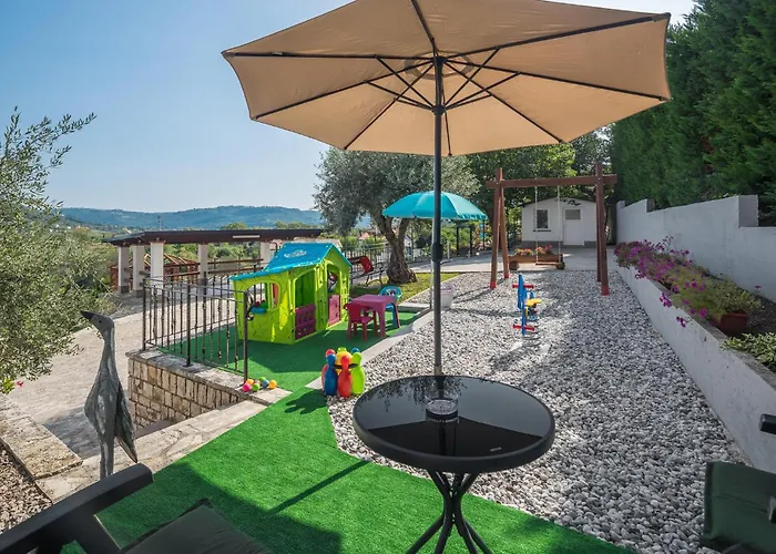 3 Bedroom In Plovanija
