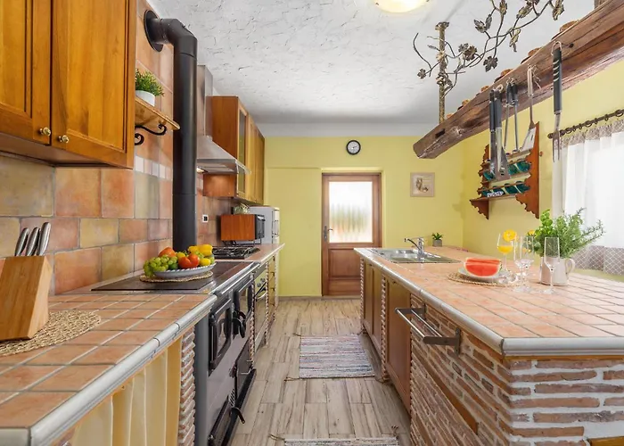 Casa vacanze 3 Bedroom In Plovanija *