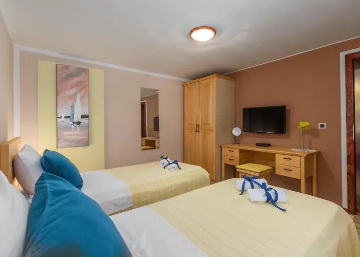 3 Bedroom In Plovanija *