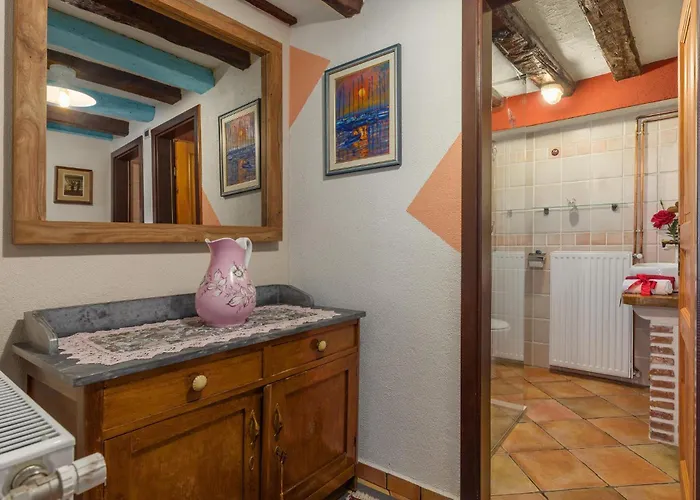 3 Bedroom In Plovanija Plovanija